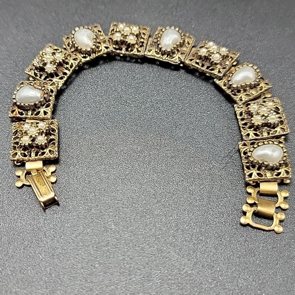 Elegant VTG Gold Tone and Square 10 Panel Filigree Faux Pearl Link Bracelet. - Picture 11 of 11
